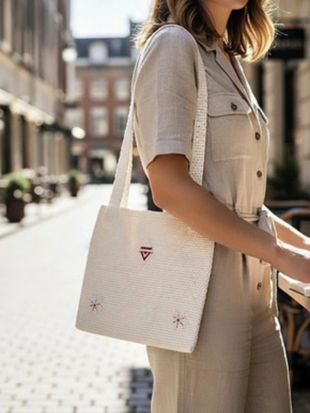 New! Woven Tote in White Zippered And Lined 1106